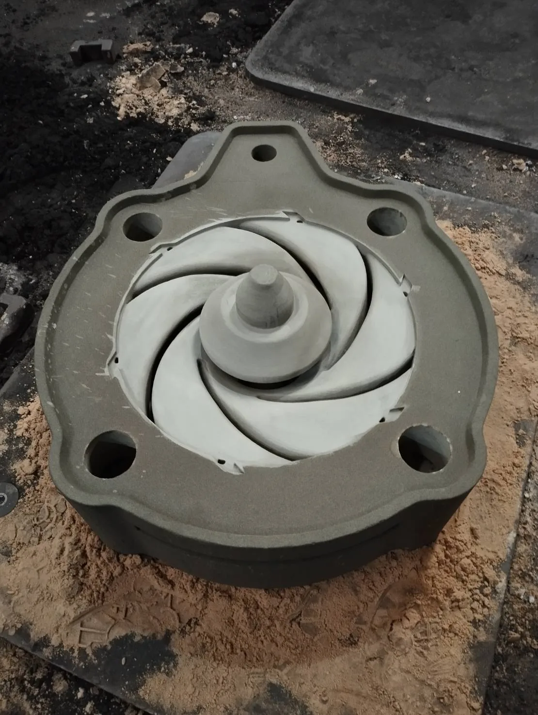 Preview of the opened sand mold revealing the FC300 impeller casting with attached rigging