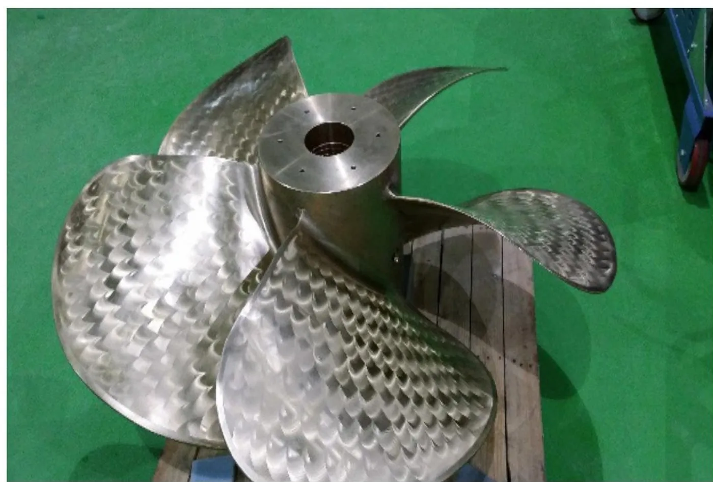 Finished nickel aluminium bronze keyless propeller for the T.991 vessel series.
